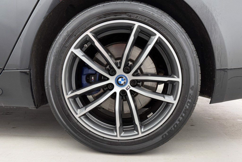 BMW 5 Series M Sport Automatic Petrol Plug-In Hybrid Estate - Stock Number (1543852) - 48th supplementary image