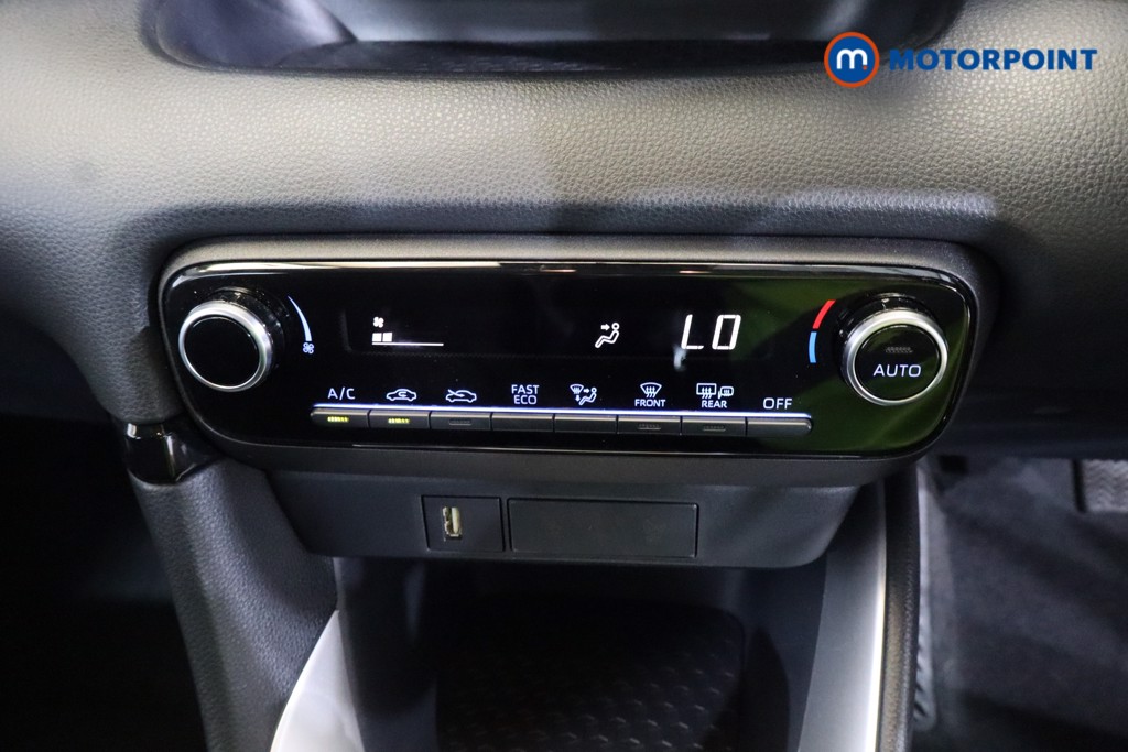 Toyota Yaris Icon Automatic Petrol-Electric Hybrid Hatchback - Stock Number (1545957) - 4th supplementary image
