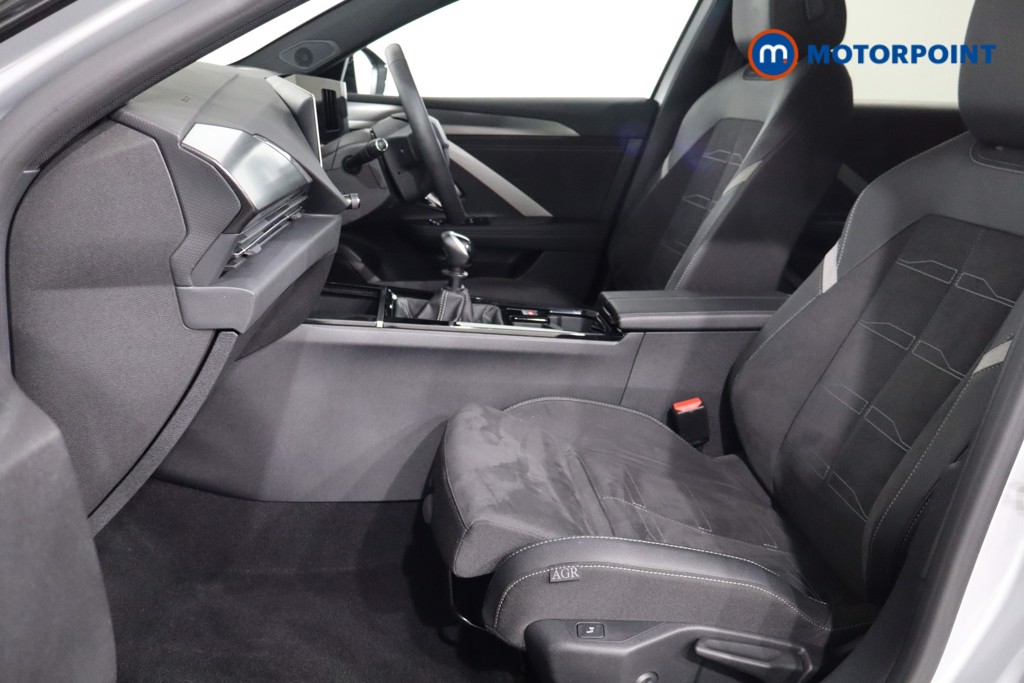 Vauxhall Astra Ultimate Manual Petrol Hatchback - Stock Number (1547834) - 4th supplementary image