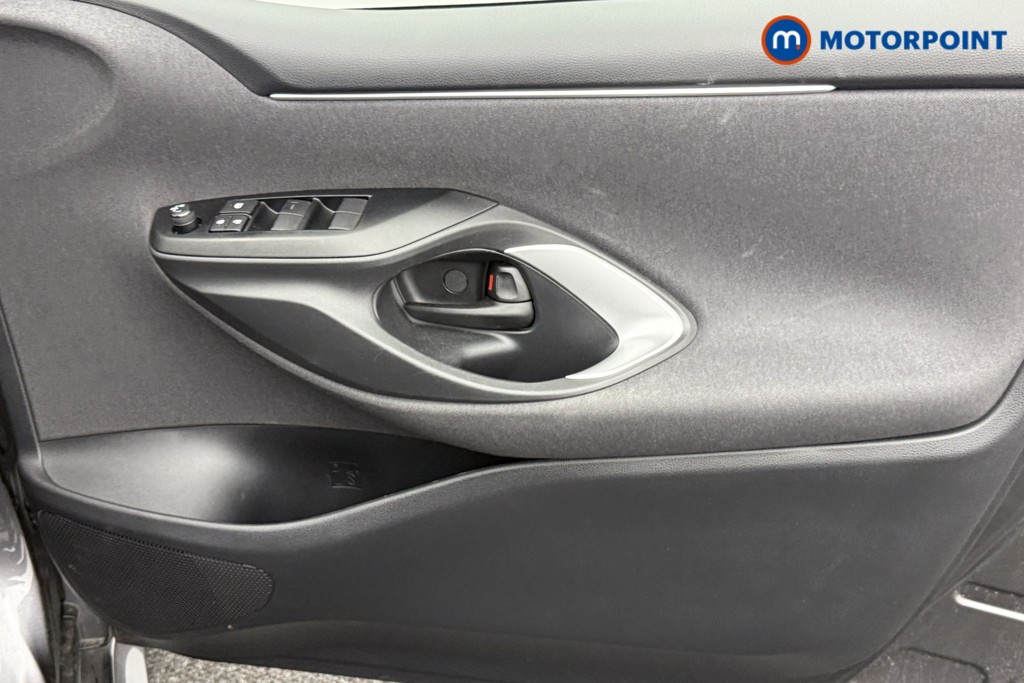Toyota Yaris Icon Automatic Petrol-Electric Hybrid Hatchback - Stock Number (1548583) - 14th supplementary image