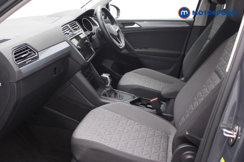 Volkswagen Tiguan Life Automatic Petrol SUV - Stock Number (1549289) - 1st supplementary image