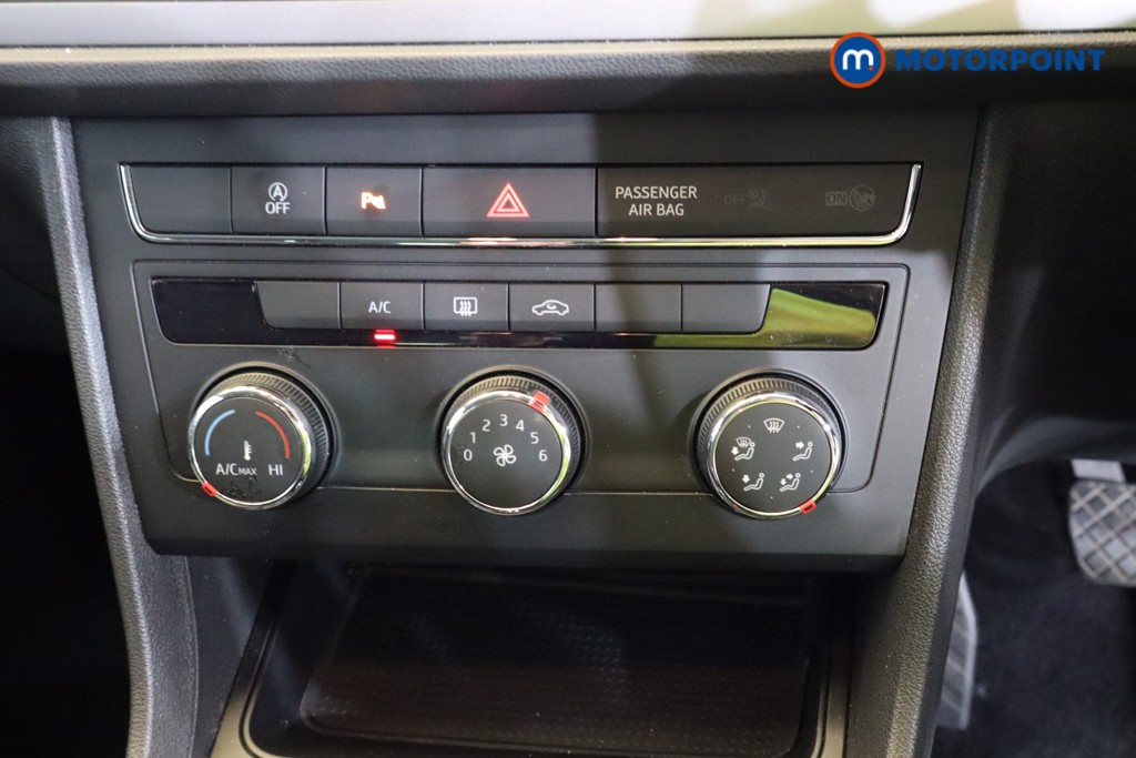 Seat Leon Se Dynamic Manual Petrol Hatchback - Stock Number (1549323) - 4th supplementary image