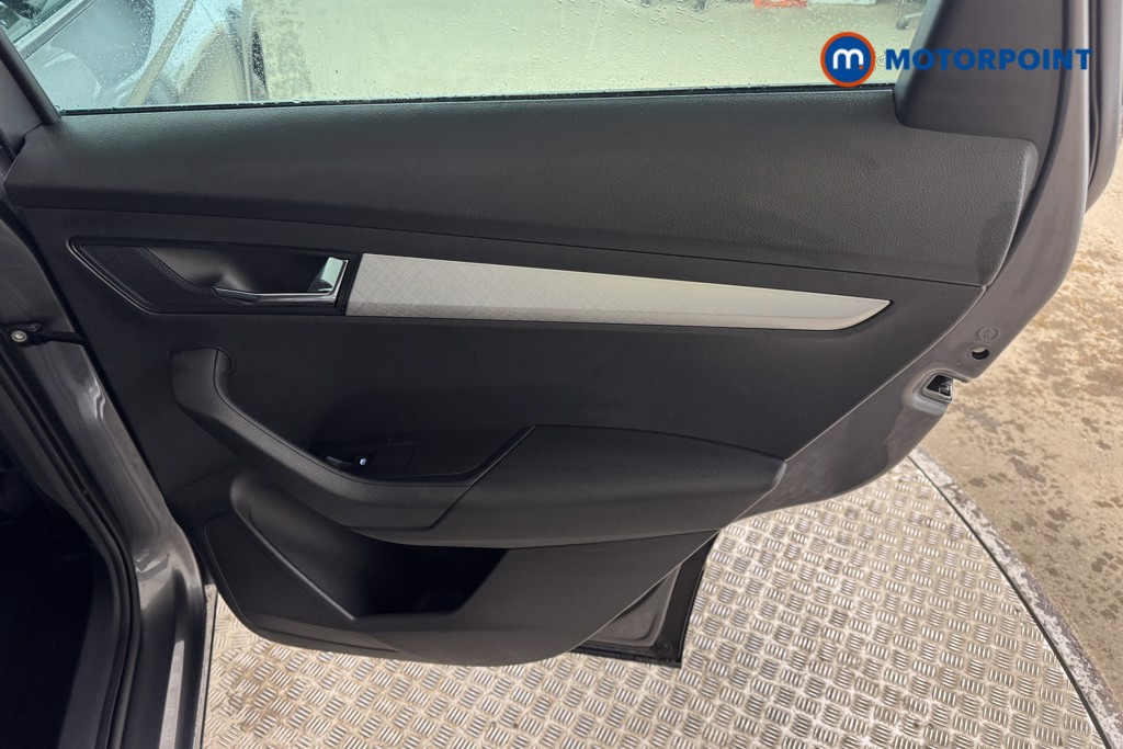 Skoda Karoq Se Drive Manual Petrol SUV - Stock Number (1550130) - 15th supplementary image