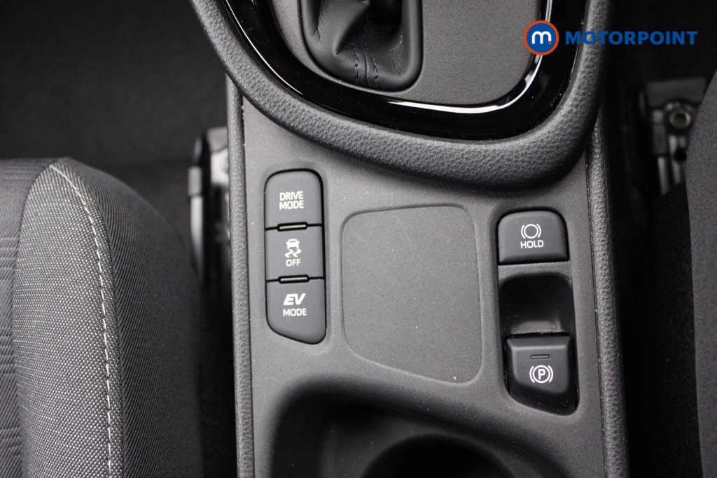 Toyota Yaris Design Automatic Petrol-Electric Hybrid Hatchback - Stock Number (1550465) - 9th supplementary image