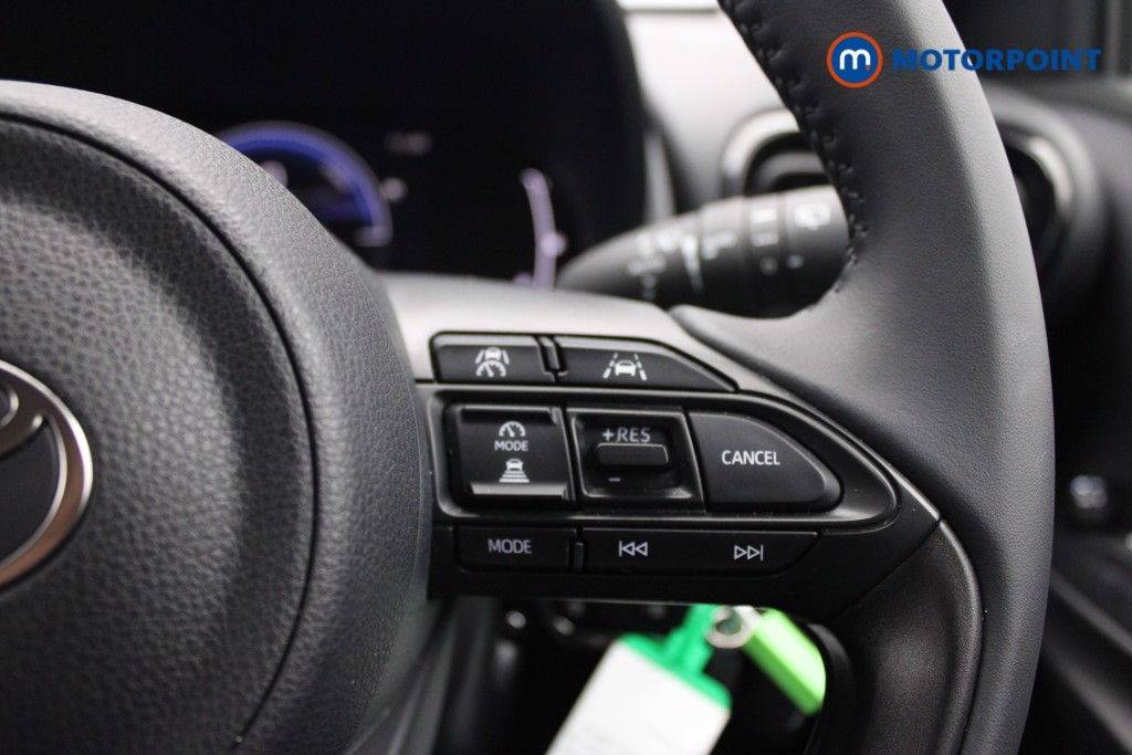 Toyota Yaris Design Automatic Petrol-Electric Hybrid Hatchback - Stock Number (1550465) - 11th supplementary image