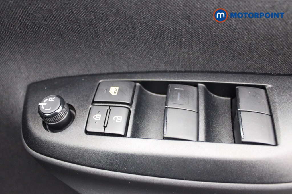 Toyota Yaris Design Automatic Petrol-Electric Hybrid Hatchback - Stock Number (1550465) - 13th supplementary image