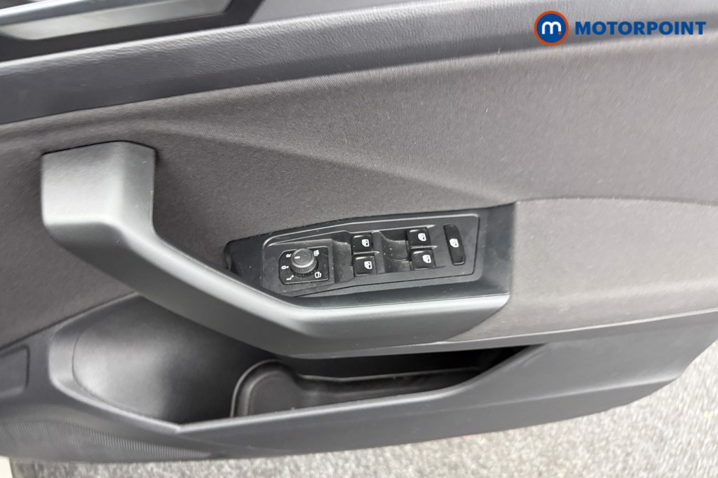 Volkswagen T-Roc Life Manual Petrol SUV - Stock Number (1552032) - 17th supplementary image
