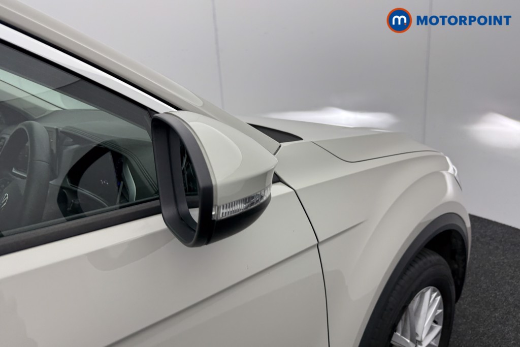 Volkswagen T-Roc Life Manual Petrol SUV - Stock Number (1552032) - 19th supplementary image