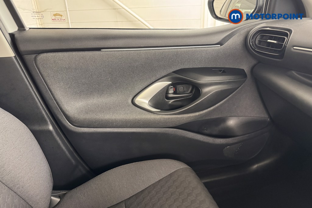 Toyota Yaris Icon Automatic Petrol-Electric Hybrid Hatchback - Stock Number (1552047) - 11th supplementary image