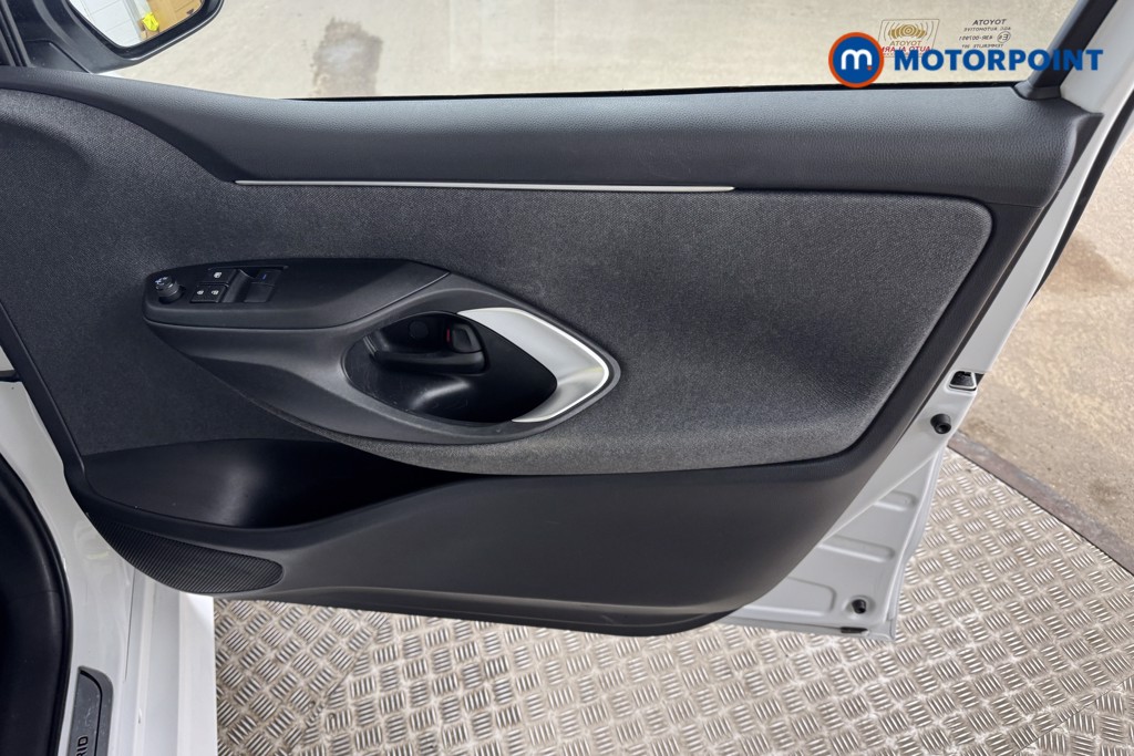 Toyota Yaris Icon Automatic Petrol-Electric Hybrid Hatchback - Stock Number (1552047) - 14th supplementary image