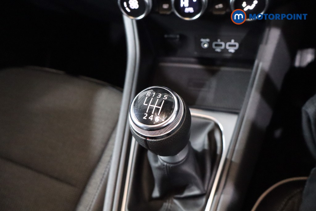 Renault Captur Se Edition Manual Petrol SUV - Stock Number (1550327) - 19th supplementary image