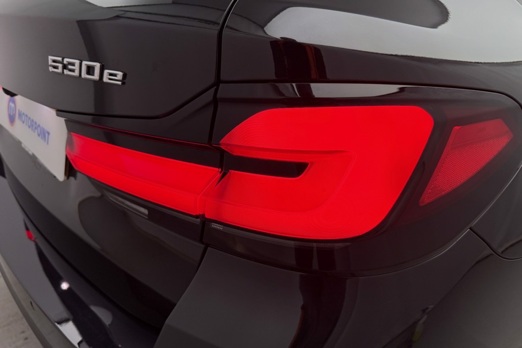 BMW 5 Series M Sport Automatic Petrol Plug-In Hybrid Estate - Stock Number (1543753) - 32nd supplementary image