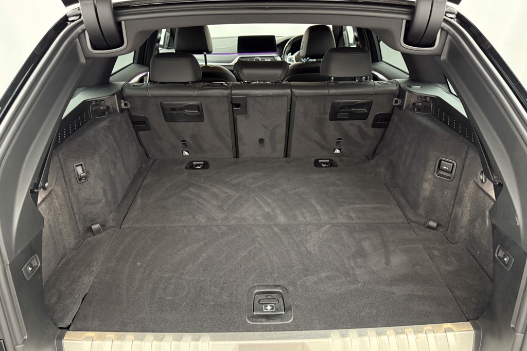 BMW 5 Series M Sport Automatic Petrol Plug-In Hybrid Estate - Stock Number (1543753) - 33rd supplementary image