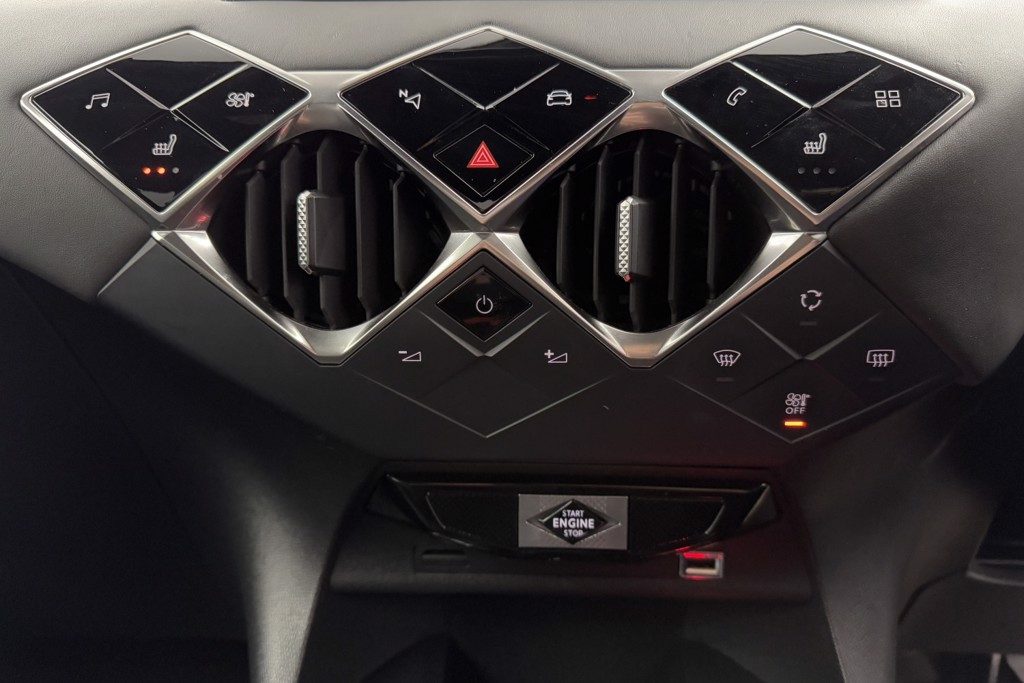 DS Ds 3 Ultra Prestige Automatic Petrol SUV - Stock Number (1546578) - 11th supplementary image
