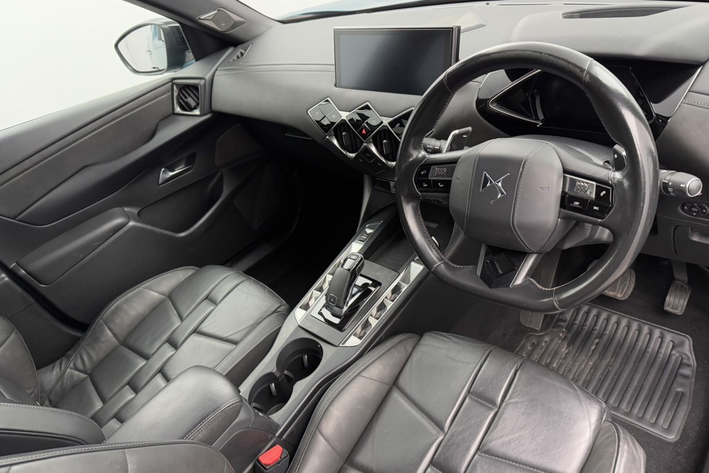 DS Ds 3 Ultra Prestige Automatic Petrol SUV - Stock Number (1546578) - 1st supplementary image