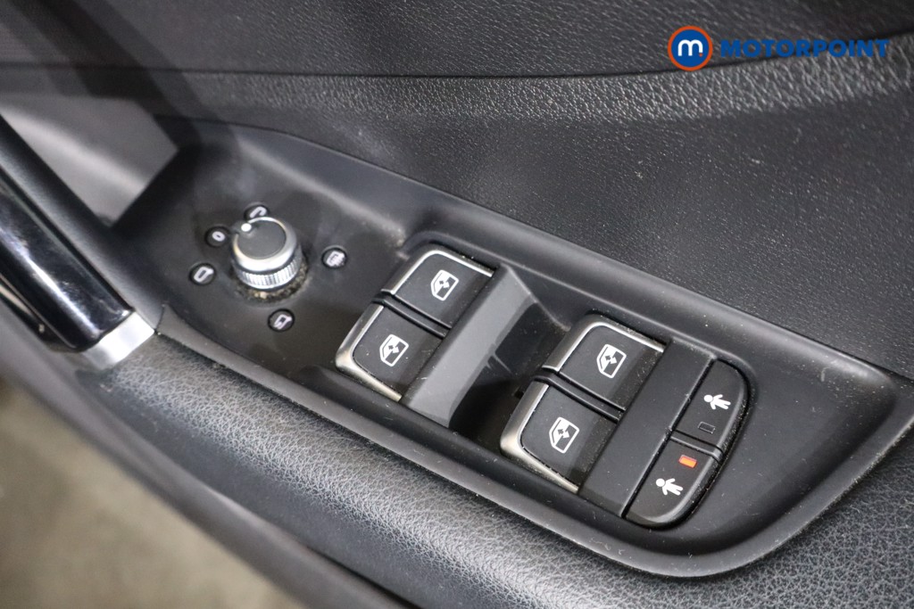 Audi Q2 Black Edition Manual Petrol SUV - Stock Number (1546749) - 9th supplementary image