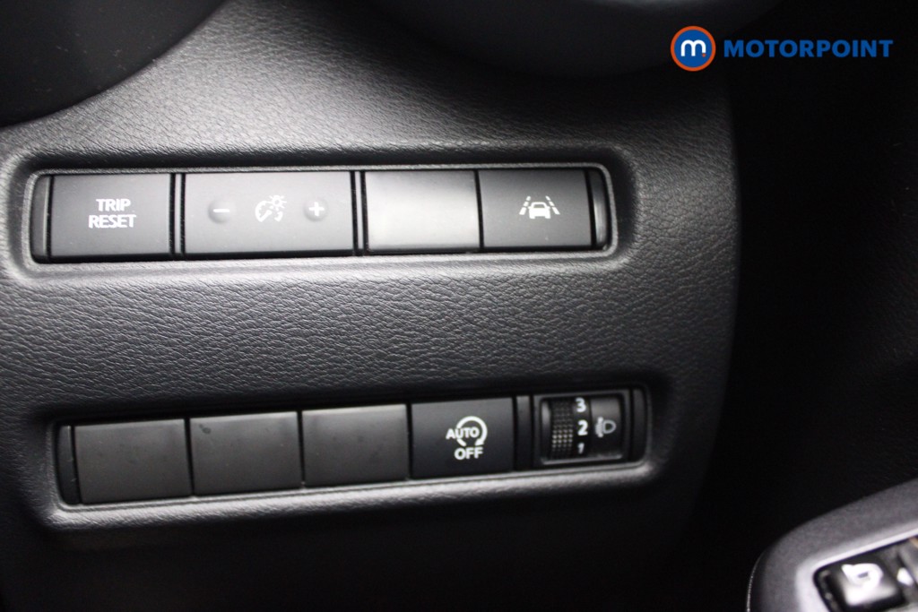 Nissan Juke N-Connecta Automatic Petrol SUV - Stock Number (1547191) - 15th supplementary image
