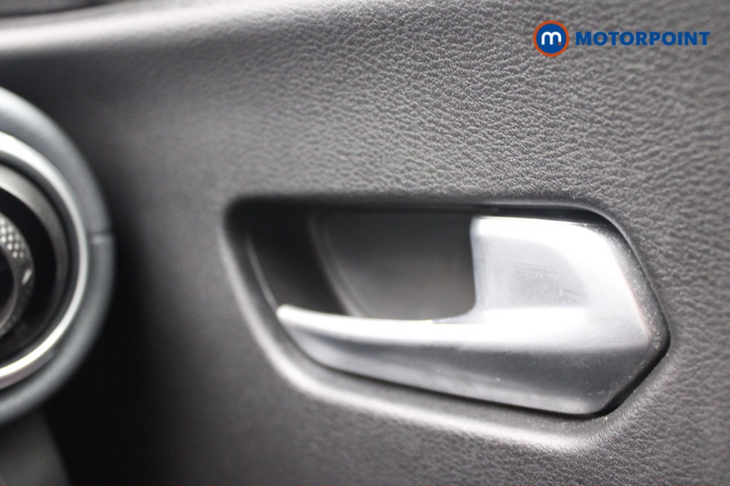 Nissan Juke N-Connecta Automatic Petrol SUV - Stock Number (1547191) - 16th supplementary image
