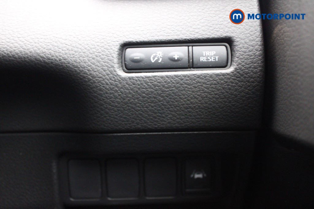 Nissan Qashqai N-Motion Manual Petrol SUV - Stock Number (1547807) - 14th supplementary image