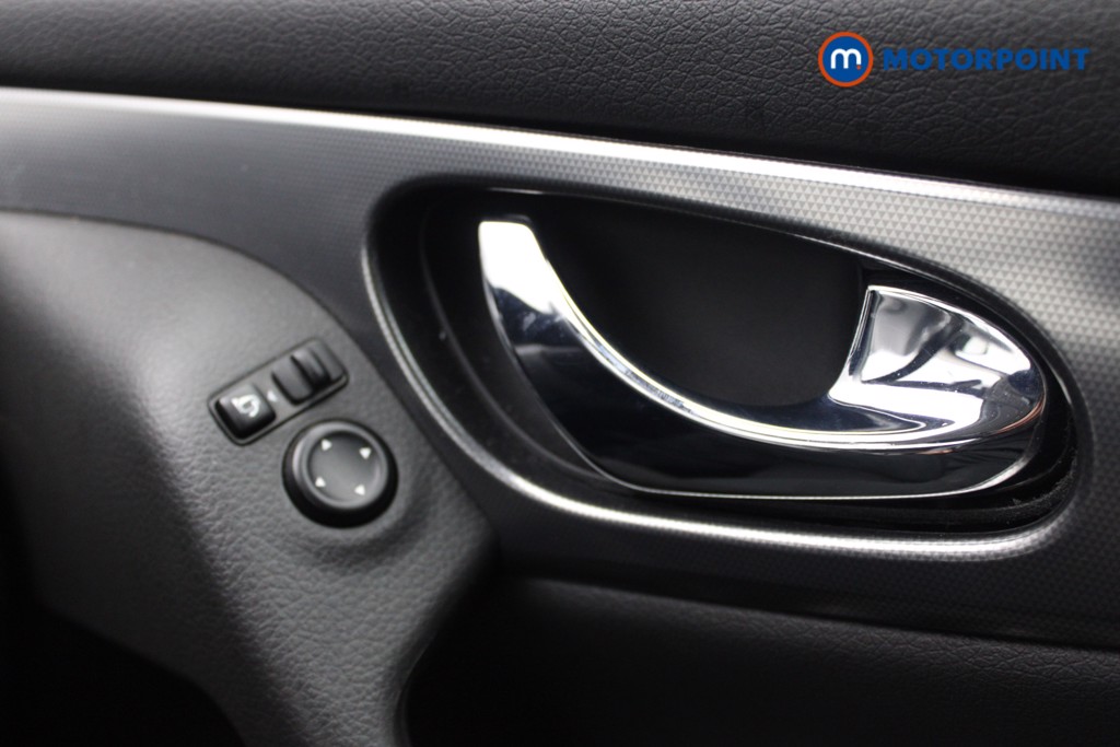 Nissan Qashqai N-Motion Manual Petrol SUV - Stock Number (1547807) - 15th supplementary image