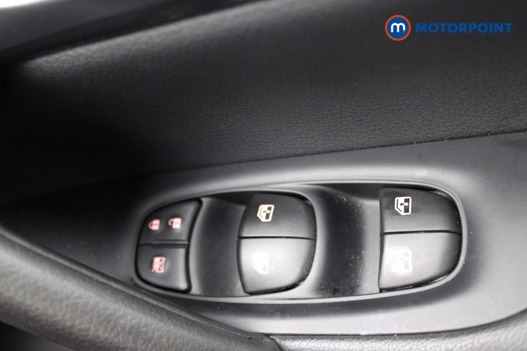 Nissan Qashqai N-Motion Manual Petrol SUV - Stock Number (1547807) - 16th supplementary image