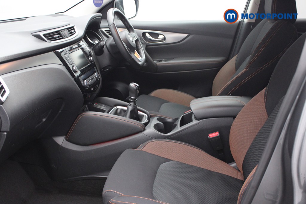 Nissan Qashqai N-Motion Manual Petrol SUV - Stock Number (1547807) - 1st supplementary image