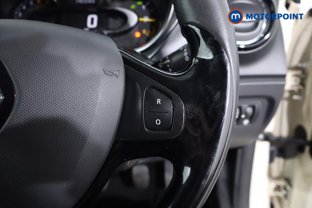 Renault Captur Dynamique S Nav Manual Petrol SUV - Stock Number (1549000) - 8th supplementary image