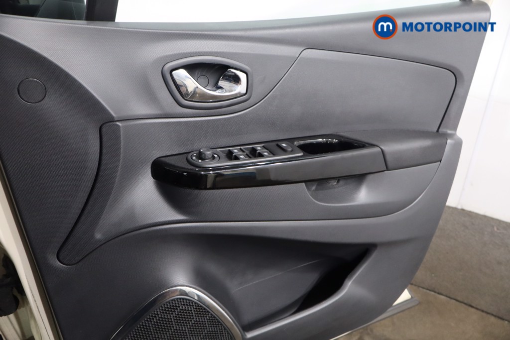 Renault Captur Dynamique S Nav Manual Petrol SUV - Stock Number (1549000) - 24th supplementary image