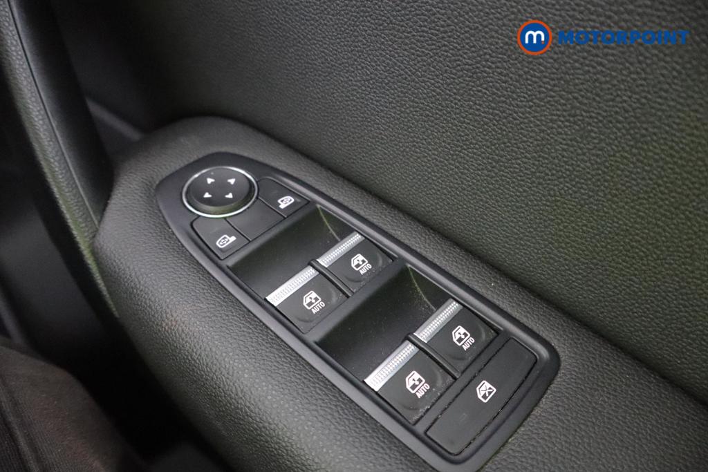 Renault Captur Se Edition Manual Petrol SUV - Stock Number (1549141) - 13th supplementary image