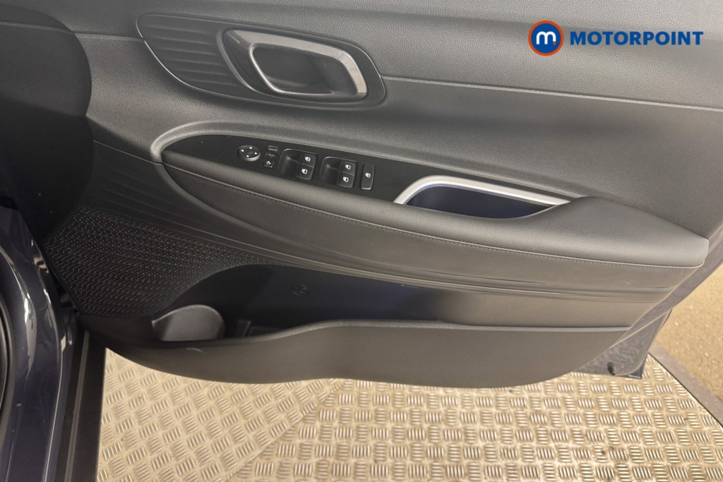 Hyundai Bayon Premium Automatic Petrol-Electric Hybrid SUV - Stock Number (1549394) - 14th supplementary image