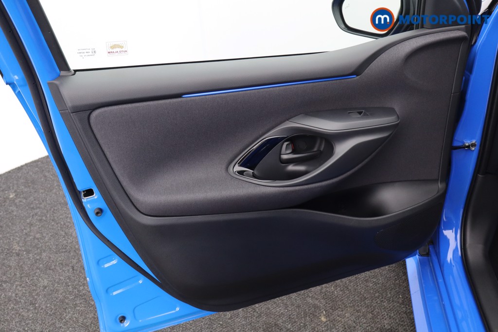 Toyota Yaris Premiere Edition Automatic Petrol-Electric Hybrid Hatchback - Stock Number (1550263) - 15th supplementary image