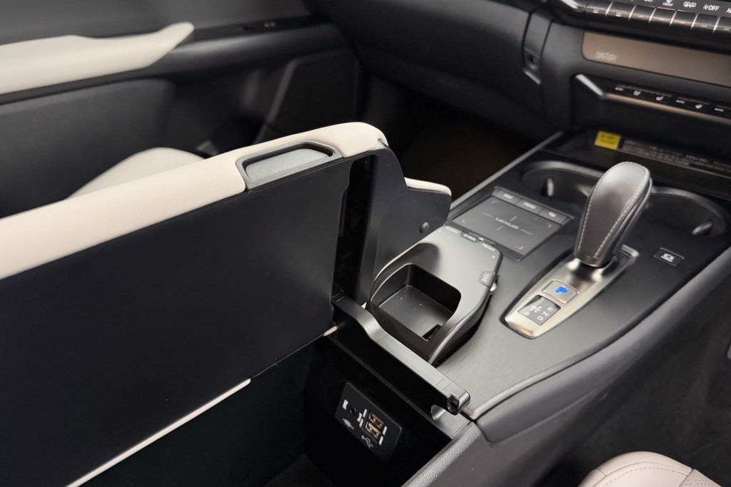 Lexus UX 300E 150Kw 54.3 Kwh 5Dr E-Cvt Takumi Pack Automatic Electric SUV - Stock Number (1550710) - 15th supplementary image