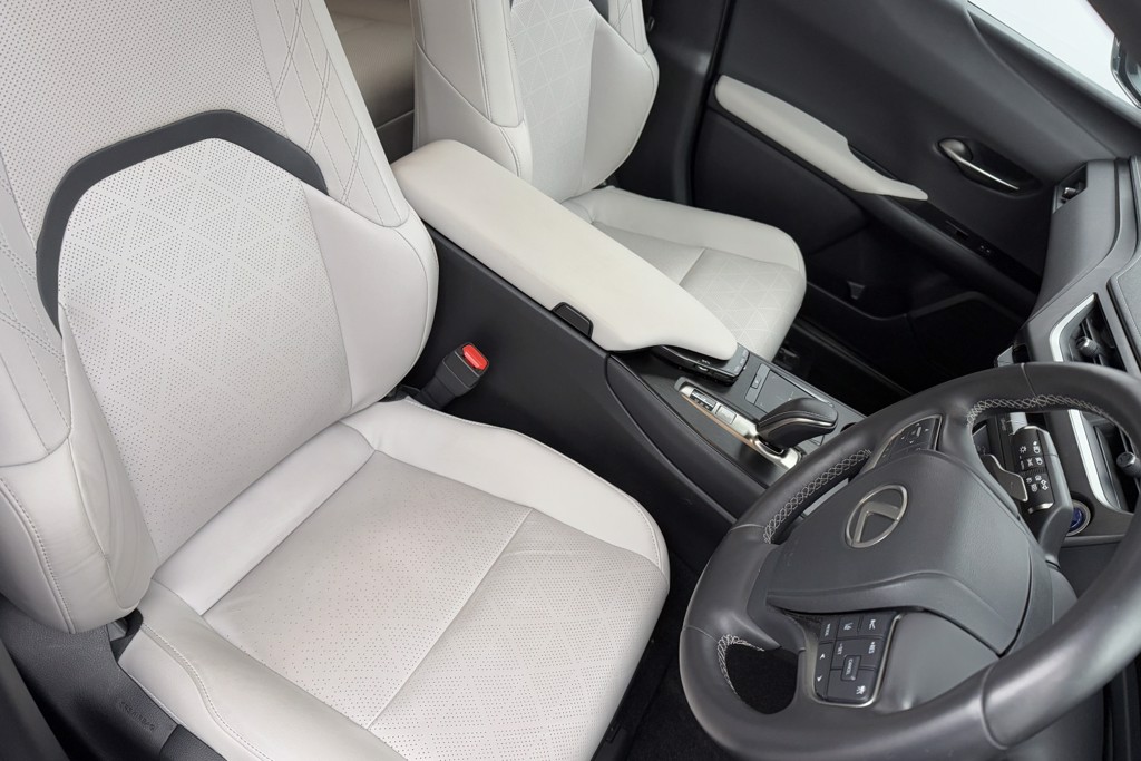 Lexus UX 300E 150Kw 54.3 Kwh 5Dr E-Cvt Takumi Pack Automatic Electric SUV - Stock Number (1550710) - 17th supplementary image