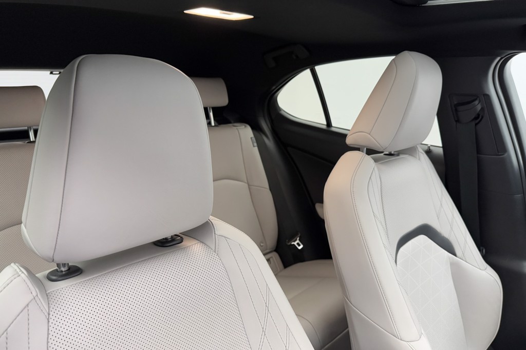 Lexus UX 300E 150Kw 54.3 Kwh 5Dr E-Cvt Takumi Pack Automatic Electric SUV - Stock Number (1550710) - 18th supplementary image
