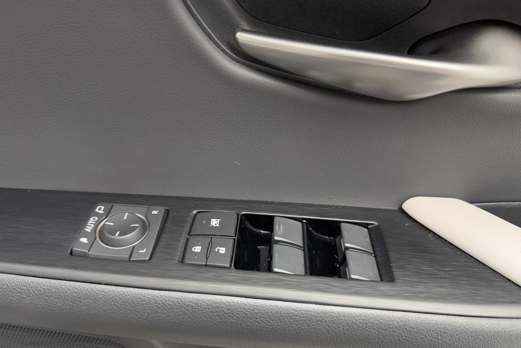 Lexus UX 300E 150Kw 54.3 Kwh 5Dr E-Cvt Takumi Pack Automatic Electric SUV - Stock Number (1550710) - 20th supplementary image