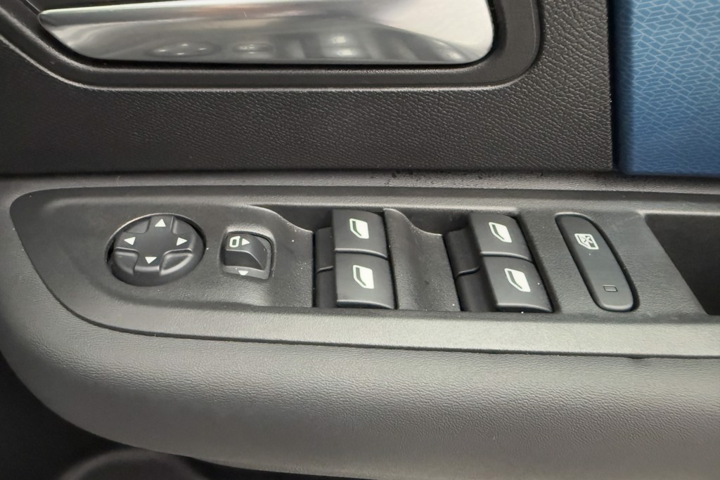 Citroen C4 X Shine Plus Automatic Electric Saloon - Stock Number (1551139) - 21st supplementary image
