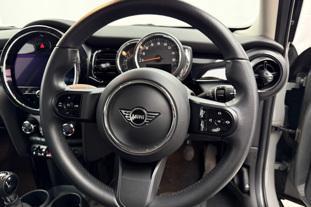 Mini Hatchback Cooper Classic Manual Petrol Hatchback - Stock Number (1551141) - 2nd supplementary image