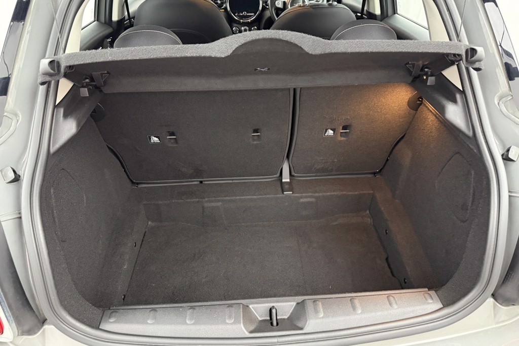 Mini Hatchback Cooper Classic Manual Petrol Hatchback - Stock Number (1551141) - 25th supplementary image