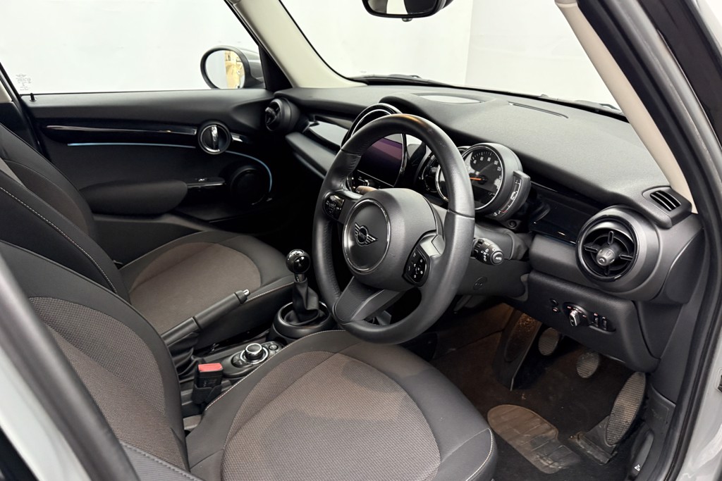 Mini Hatchback Cooper Classic Manual Petrol Hatchback - Stock Number (1551141) - 1st supplementary image