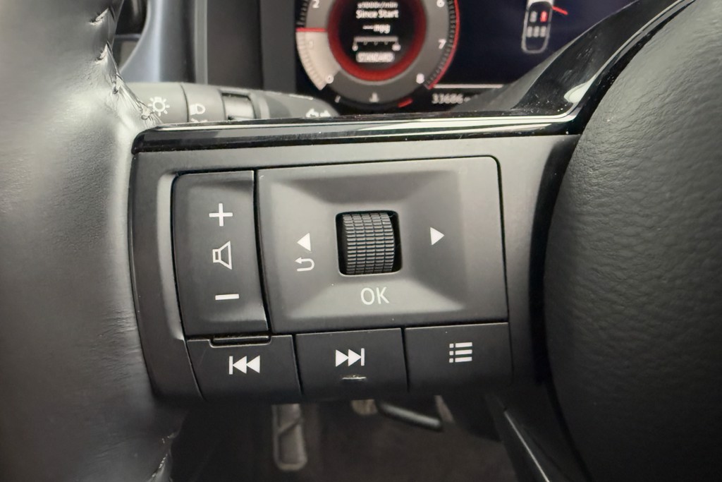 Nissan Qashqai Tekna Manual Petrol SUV - Stock Number (1543661) - 4th supplementary image