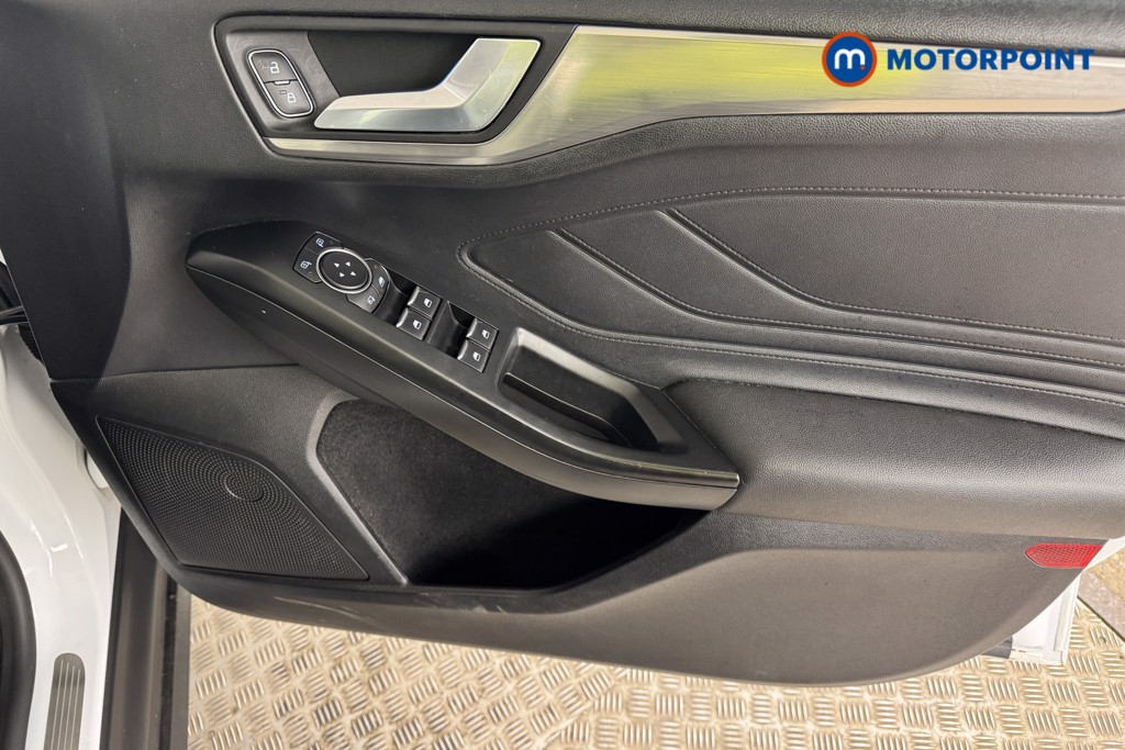 Ford Focus Titanium Manual Petrol Hatchback - Stock Number (1543990) - 14th supplementary image