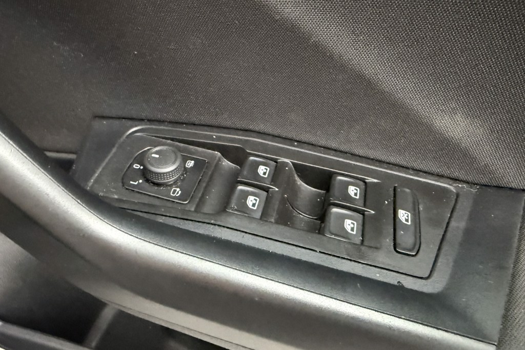 Volkswagen T-Roc Life Manual Petrol SUV - Stock Number (1546679) - 16th supplementary image