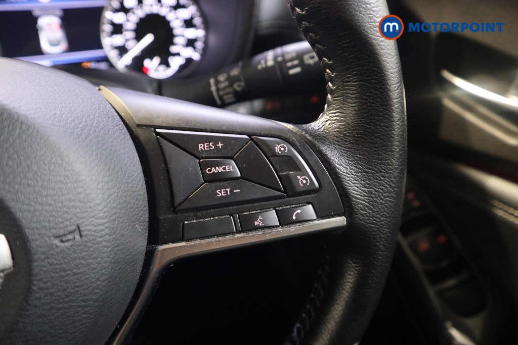 Nissan Juke N-Connecta Manual Petrol SUV - Stock Number (1547116) - 4th supplementary image