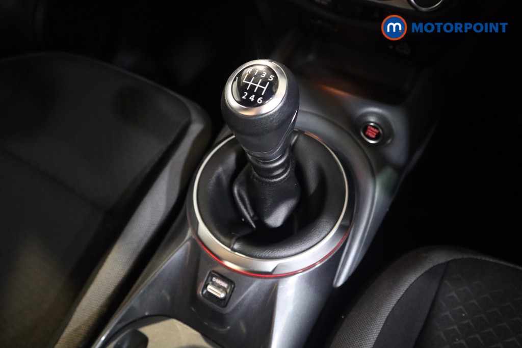 Nissan Juke N-Connecta Manual Petrol SUV - Stock Number (1547116) - 8th supplementary image