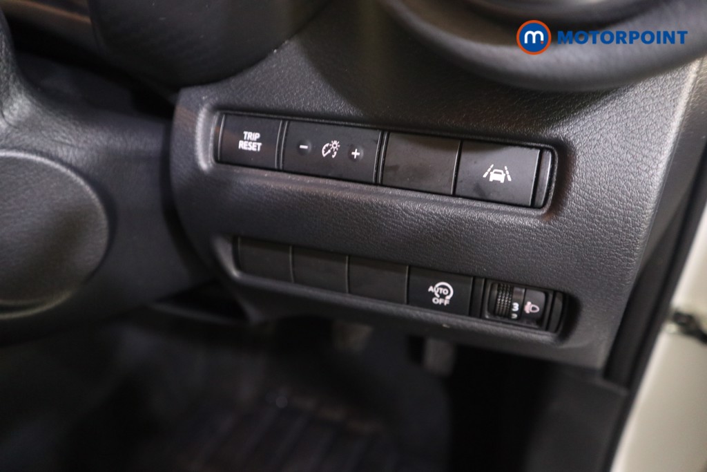 Nissan Juke N-Connecta Manual Petrol SUV - Stock Number (1547116) - 9th supplementary image