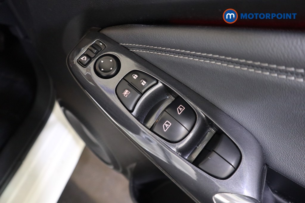 Nissan Juke N-Connecta Manual Petrol SUV - Stock Number (1547116) - 10th supplementary image