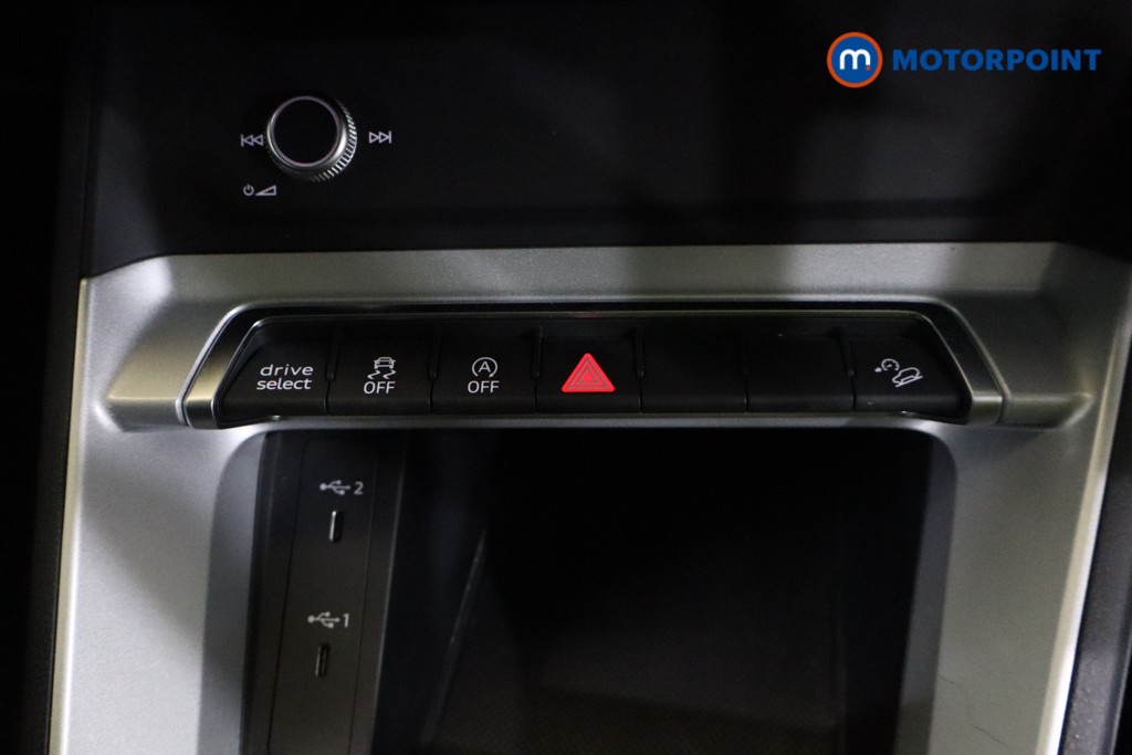 Audi Q3 Technik Manual Petrol SUV - Stock Number (1547702) - 5th supplementary image