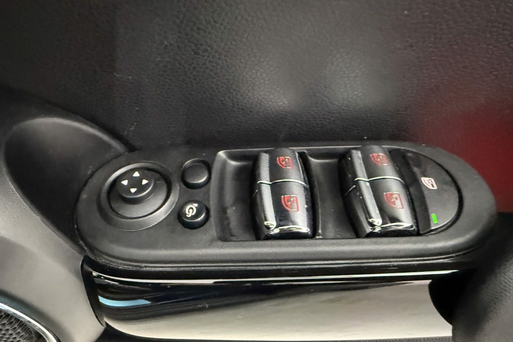 Mini Hatchback Cooper S Exclusive Automatic Petrol Hatchback - Stock Number (1548679) - 17th supplementary image