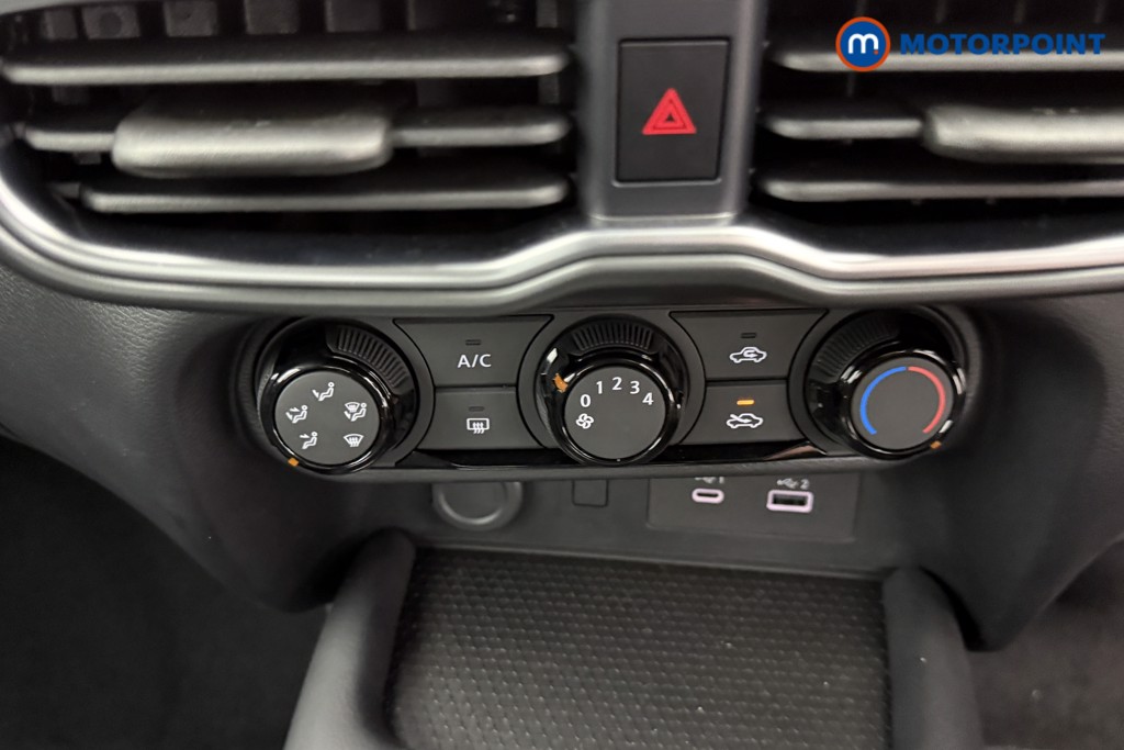 Nissan Juke Acenta Premium Automatic Petrol SUV - Stock Number (1550483) - 8th supplementary image