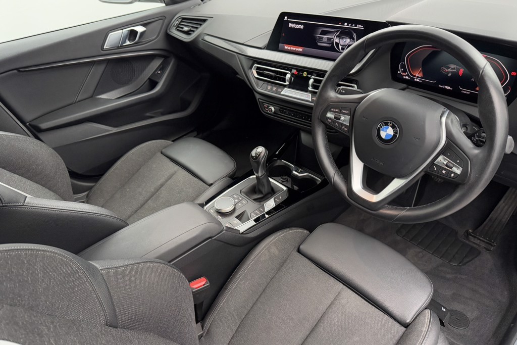 BMW 2 Series Sport Manual Petrol Saloon - Stock Number (1551013) - 1st supplementary image